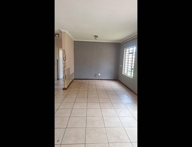 2 BEDROOM TOWNHOUSE FOR SALE IN RANDFONTEIN